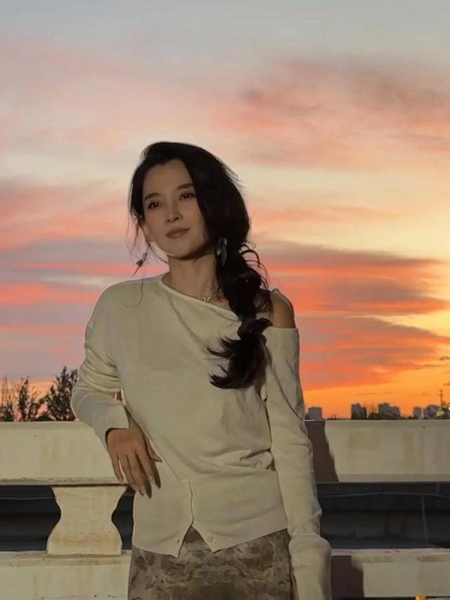 粪修马蹄接地气穿紧身裤三角区显尴尬pg模拟器森林北分享养马日常!铲马(图1) 粪修马蹄接地气穿紧身裤三角区显尴尬pg模拟器森林北分享养马日常!铲马(图1)